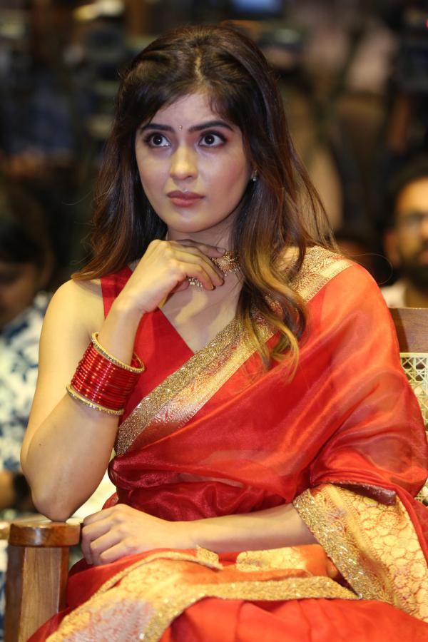 Amritha Aiyer (70)