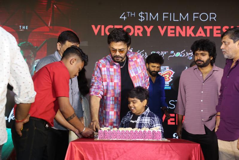 SankranthikiVasthunam (16)