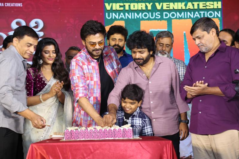 SankranthikiVasthunam (24)