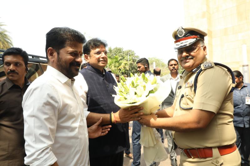 DR JITENDER SEEN WELCOMING CHIEF MINISTER AND IT MINISTER ON THEIR ARRIVAL