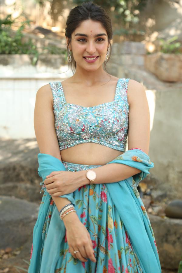 Yukti Thareja (124)