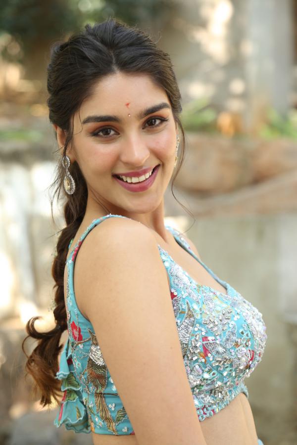Yukti Thareja (21)