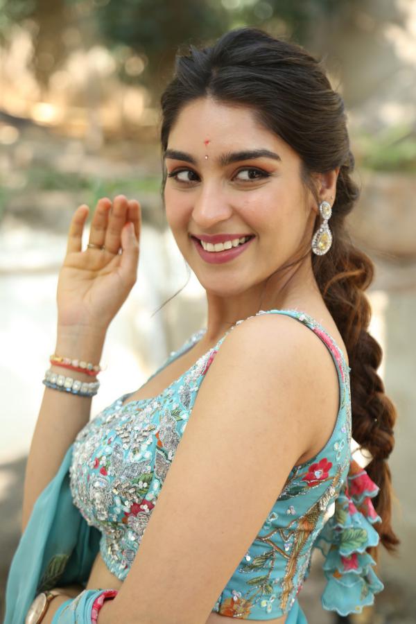 Yukti Thareja (27)