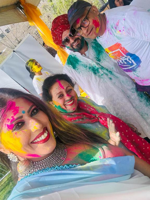 AIA_Holi_03