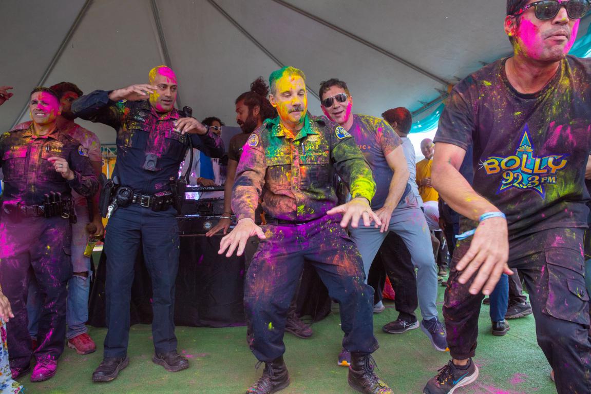AIA_Holi_08