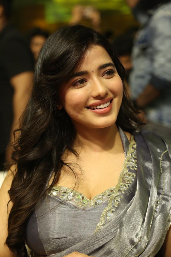 Ketika Sharma (17)