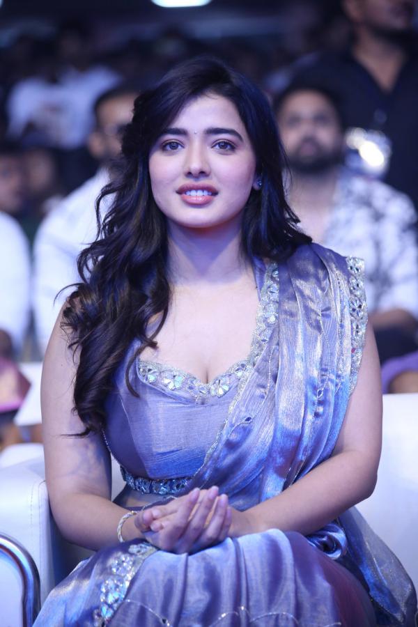 Ketika Sharma (23)