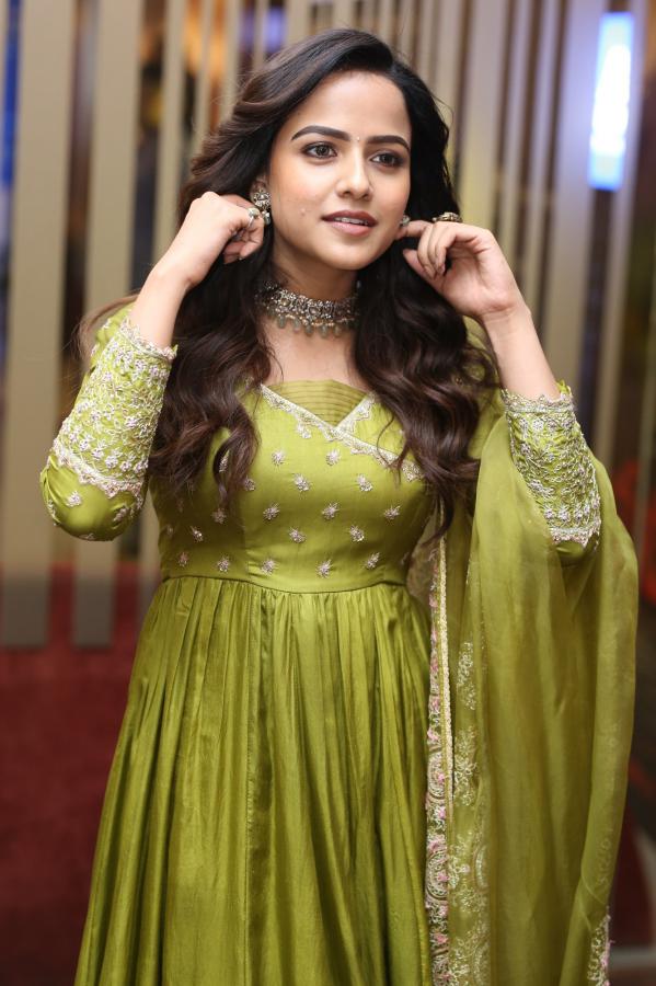Vaishnavi (98)