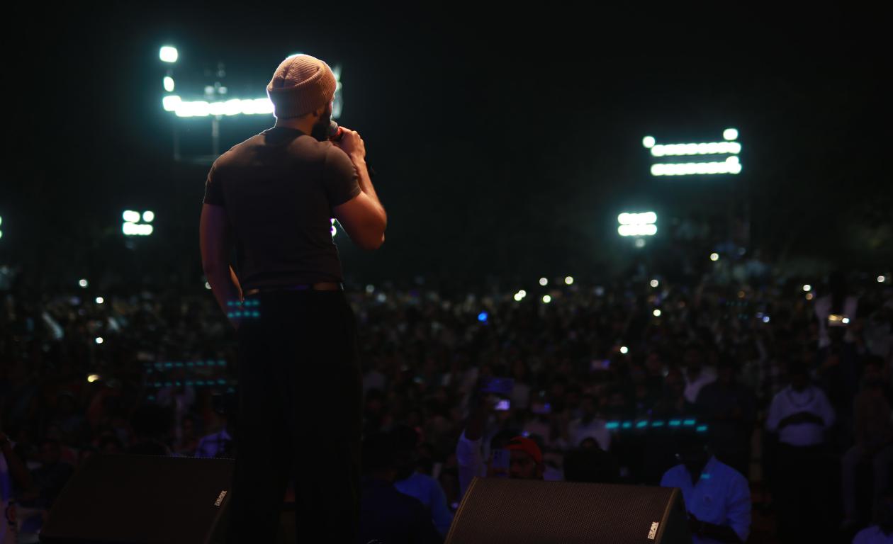 Vijay Devarakonda seen addressing the gatheirng at Anurag Univeristy–2