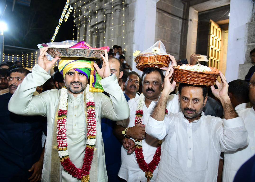 Nara Lokesh Participates Khadri Lakshmi Narasimha Swamy Bramhotsavam