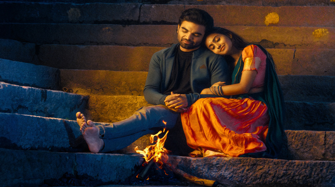 Akkada Ammayi Ikkada Abbayi Romantic Melody Modhati Chinuku is out now