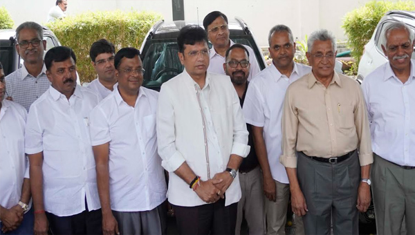 IT Minister D. Sridhar Babu commissions Green Vehicles worth Rs 51 lakhs donated by donors to Sparsh Hospice
