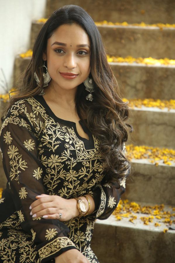 Aarthi Gupta (76)