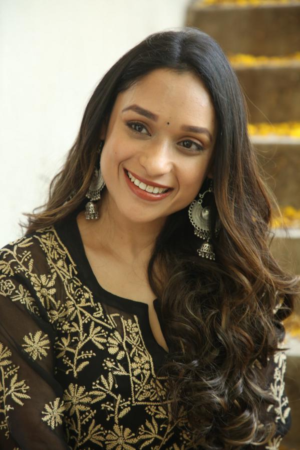 Aarthi Gupta (77)