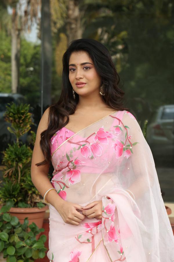 Rashi Singh (19)