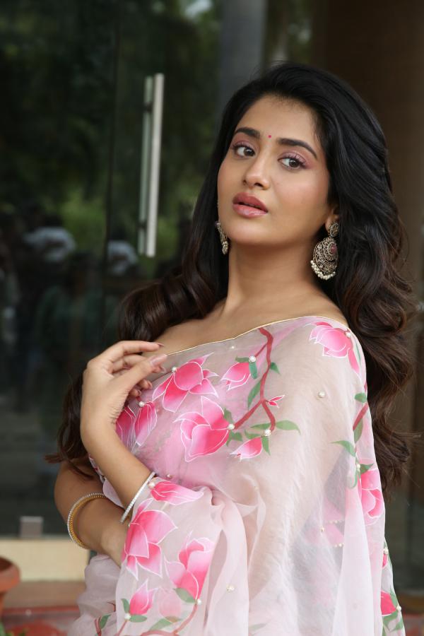 Rashi Singh (2)