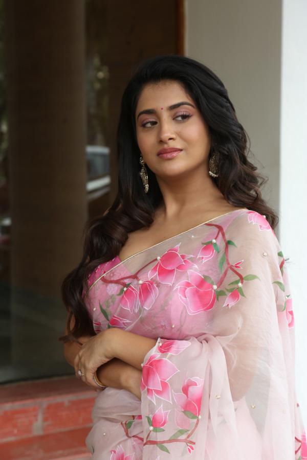 Rashi Singh (54)