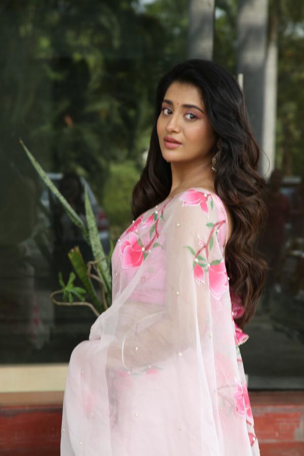 Rashi Singh (61)