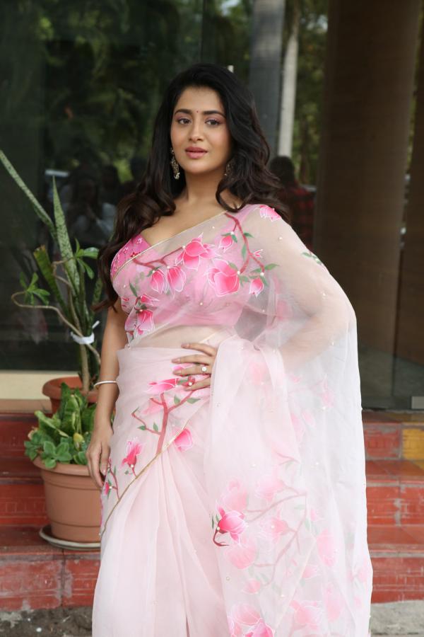 Rashi Singh (73)