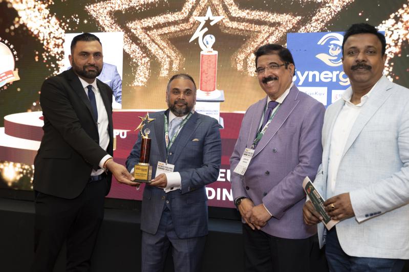 Mr ANkur Vaidya presenting the award to Mr Bhaskar ANdhavarapu. Mr Subba Row CHennuri, Telugu Times, Mr Sreekantn Akkapalli, TV9 are also present