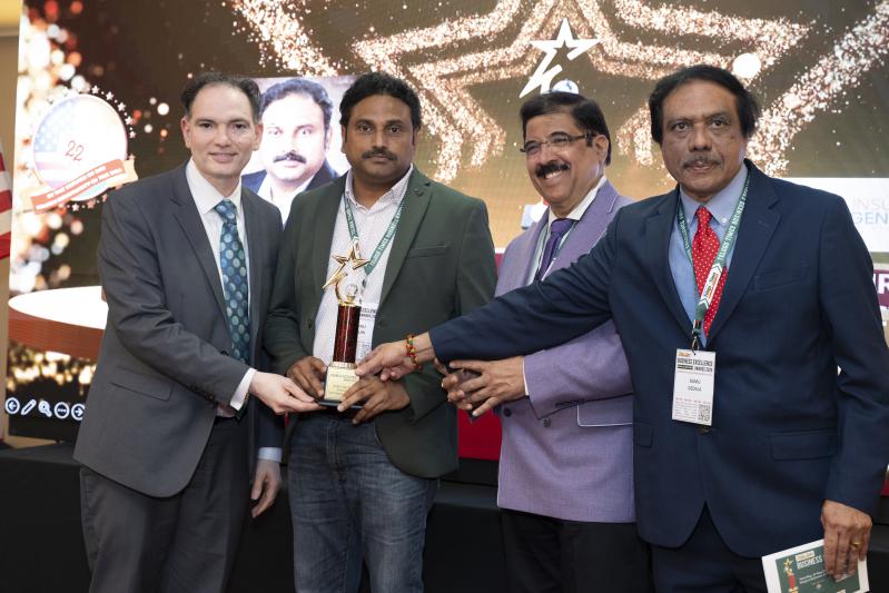 Murali Talluri receiving the award
