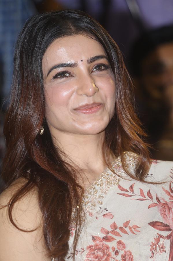 Samantha (27)
