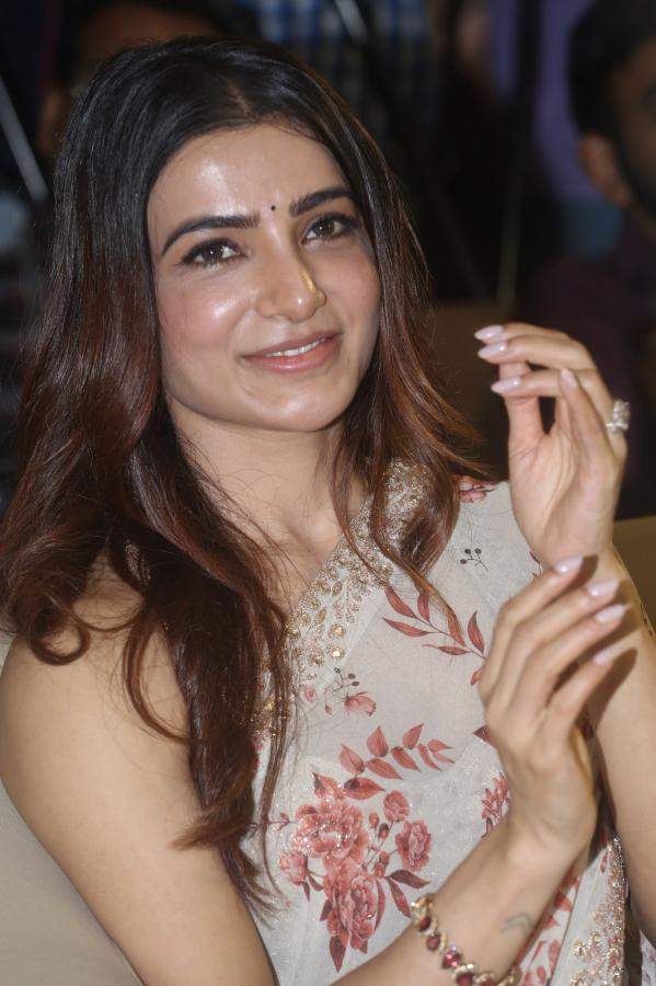 Samantha (32)