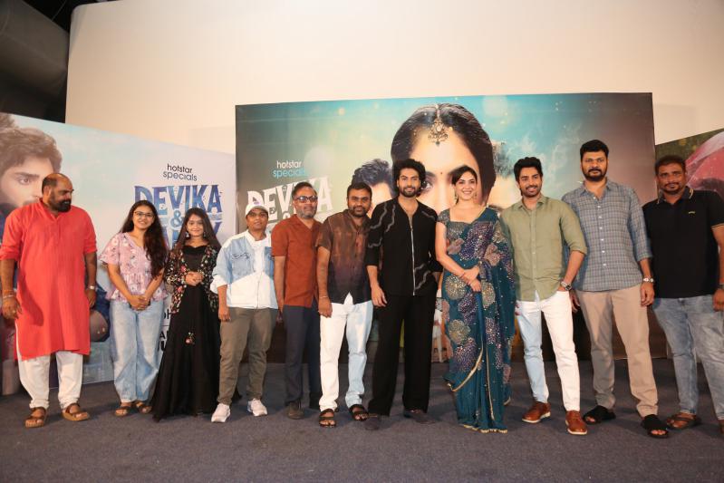 Devika & Danny (6)