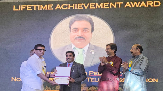 Telugu Leader Jogeswara Rao felicitated by Kerala Club