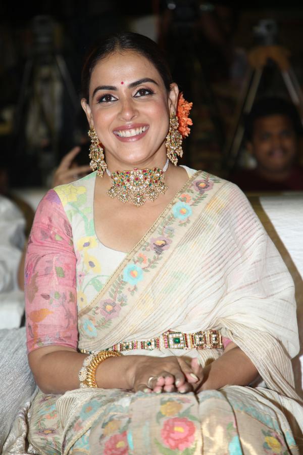 Genelia (28)