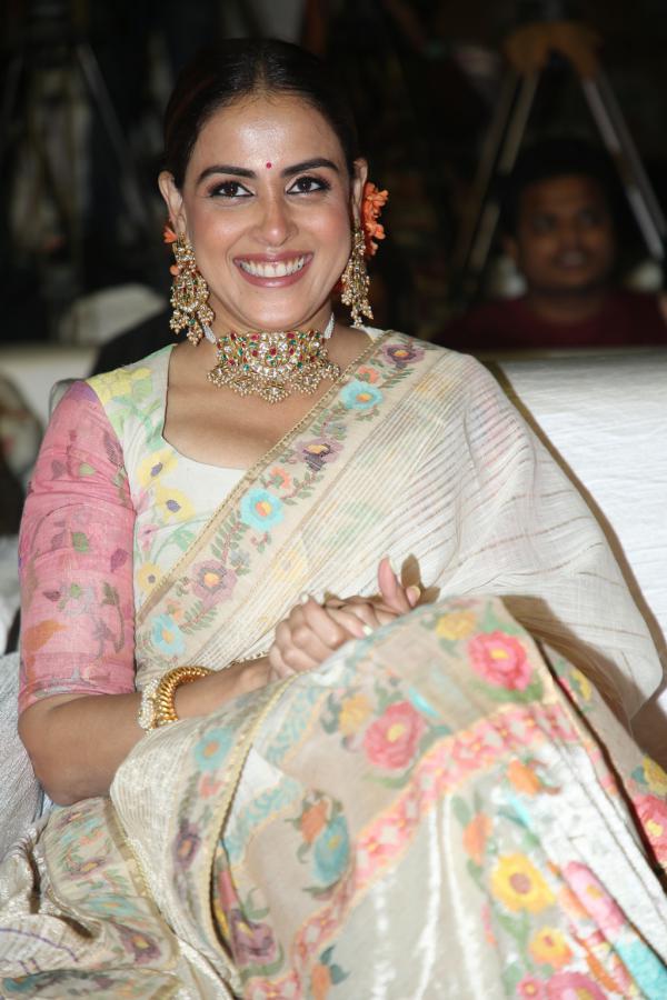 Genelia (32)