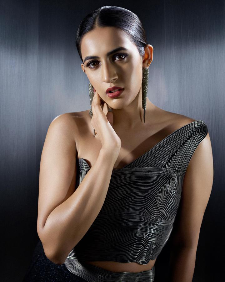 NiharikaKonidela_080725_04