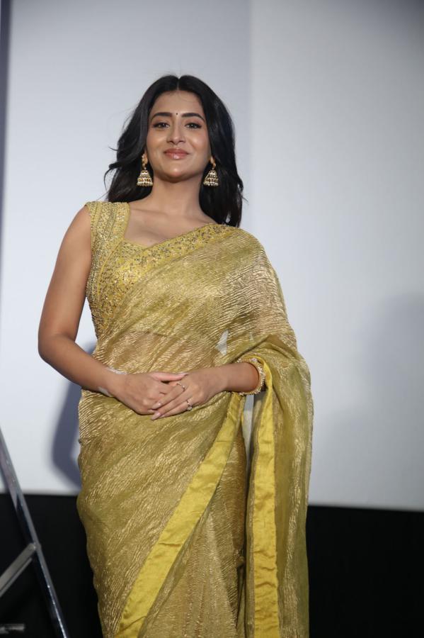 Rashi Singh (16)