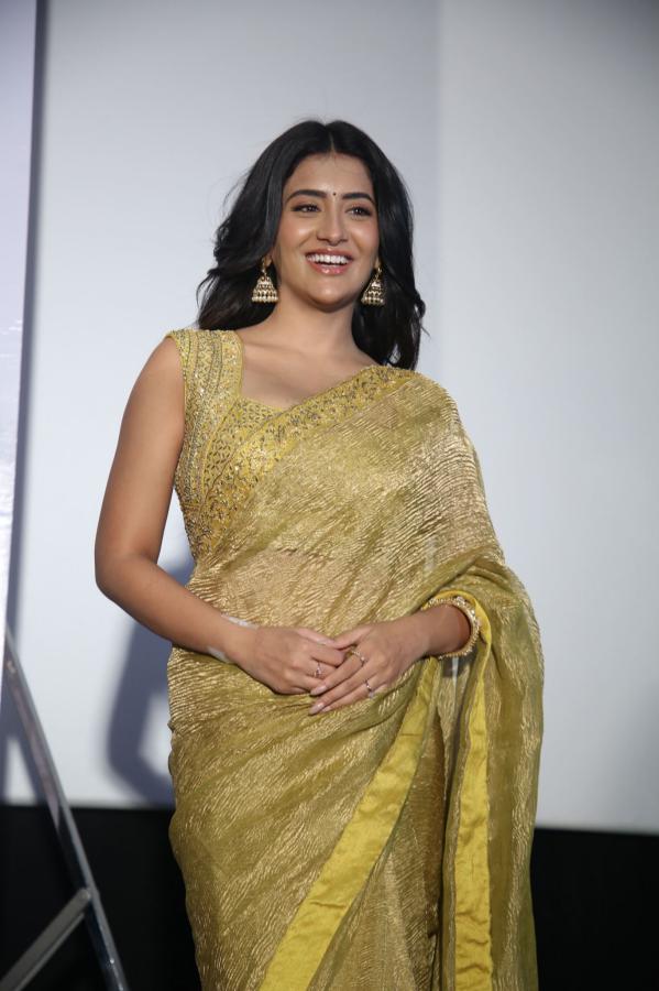 Rashi Singh (24)