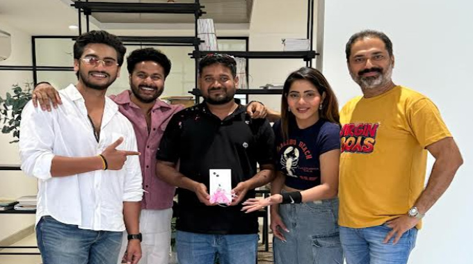 Producer Raja Darpuneni Keeps His Word.. Praveen Wins First iPhone in Virgin Boys Lottery