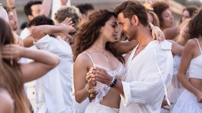Aavan Jaavan, a groovy, romantic song Hrithik Roshan and Kiara Advani this week!