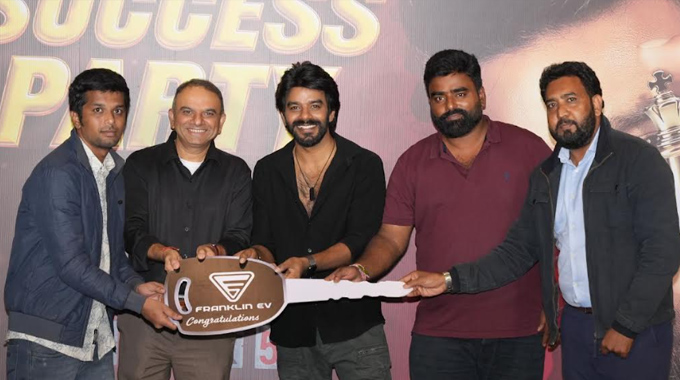 Aha Rewards ‘Sarkaar Tho Aata’ Winners with Franklin EV Bikes