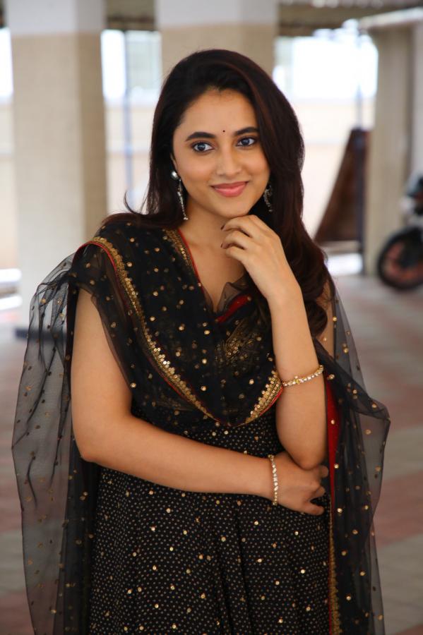 Malavika MOhan (11)
