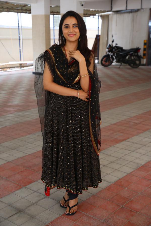 Malavika MOhan (14)
