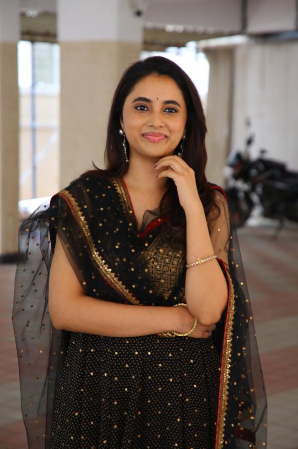 Malavika MOhan (17)