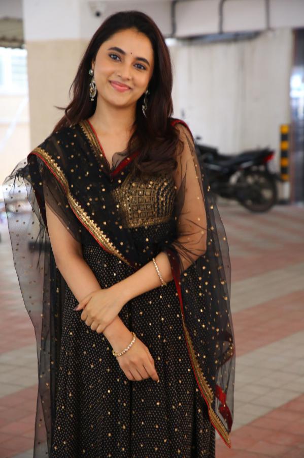 Malavika MOhan (22)