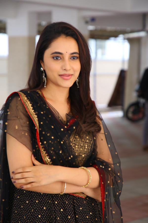 Malavika MOhan (25)