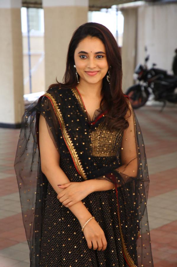 Malavika MOhan (4)