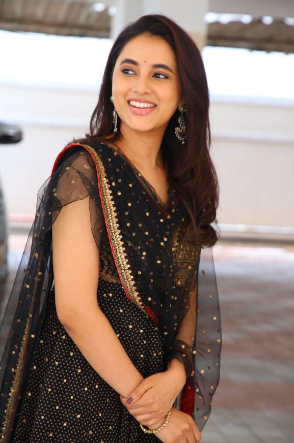 Malavika MOhan (40)