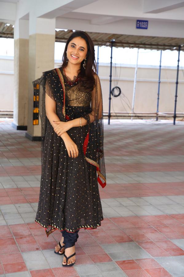 Malavika MOhan (41)
