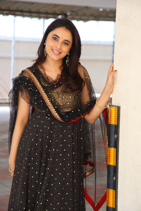 Malavika MOhan (47)