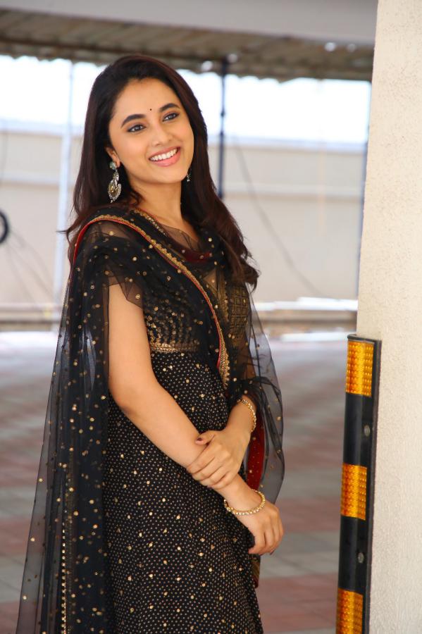 Malavika MOhan (48)