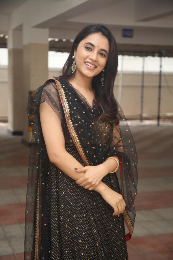 Malavika MOhan (72)