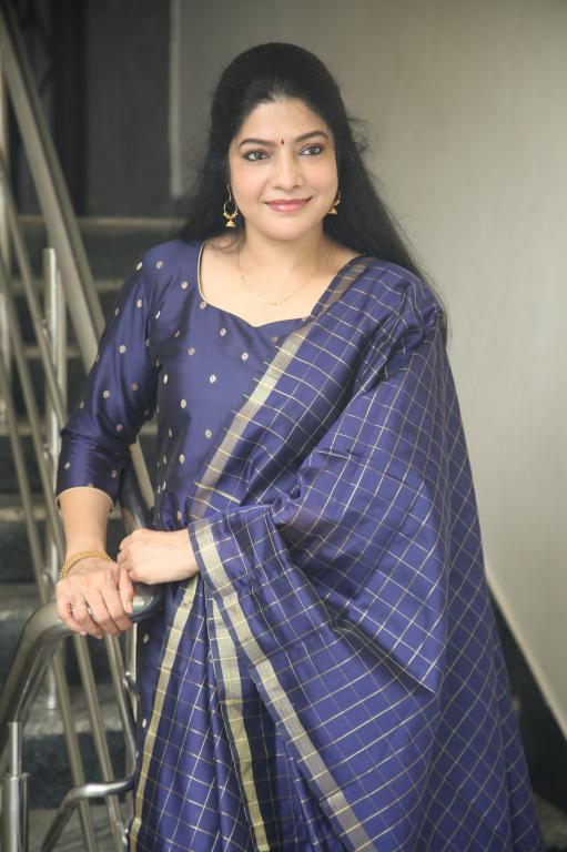 Naresh Vasuki (27)