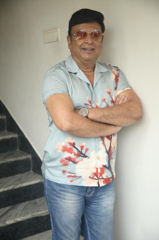 Naresh Vasuki (54)